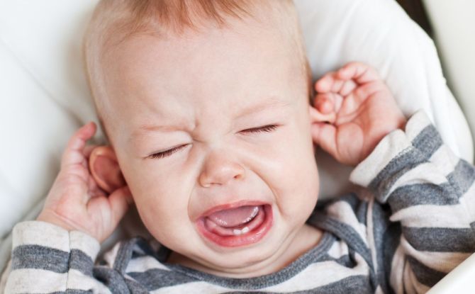 Toux et écoulement nasal lors de la dentition chez les enfants: symptômes, causes, traitement