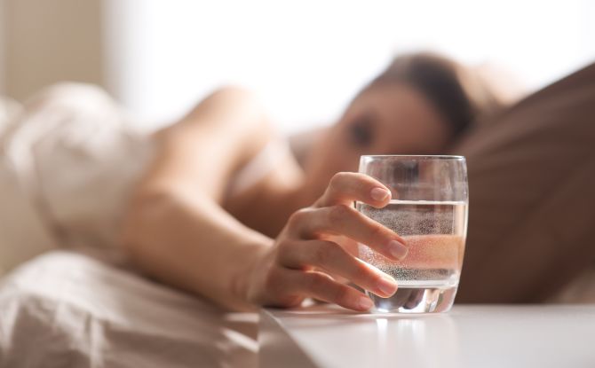 Dry mouth in the morning, afternoon and at night: causes and treatment