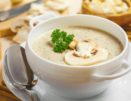 Soupe à la crème pour le menu après extraction