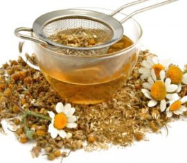 Ang sabaw ng chamomile upang mapawi ang pamamaga ng mga pisngi