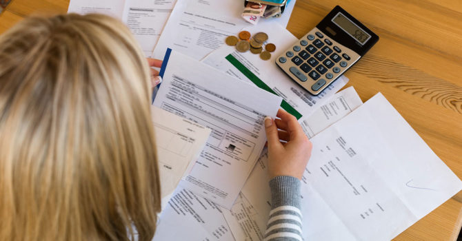 Une femme bénéficie d'une déduction fiscale